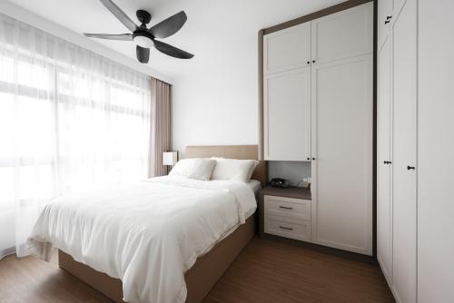 Asian Bedroom at Hougang Capeview