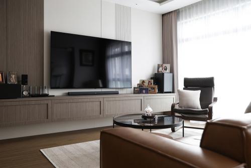 Asian Living Room at Hougang Capeview