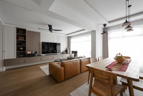 Asian Living Room at Hougang Capeview
