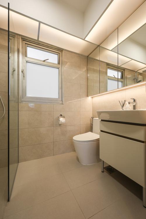 Eclectic Bathroom at Admiralty Grove