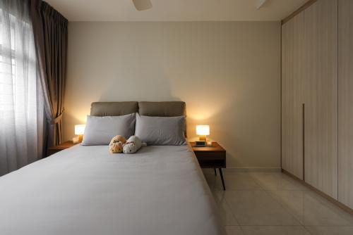 Eclectic Bedroom at Admiralty Grove