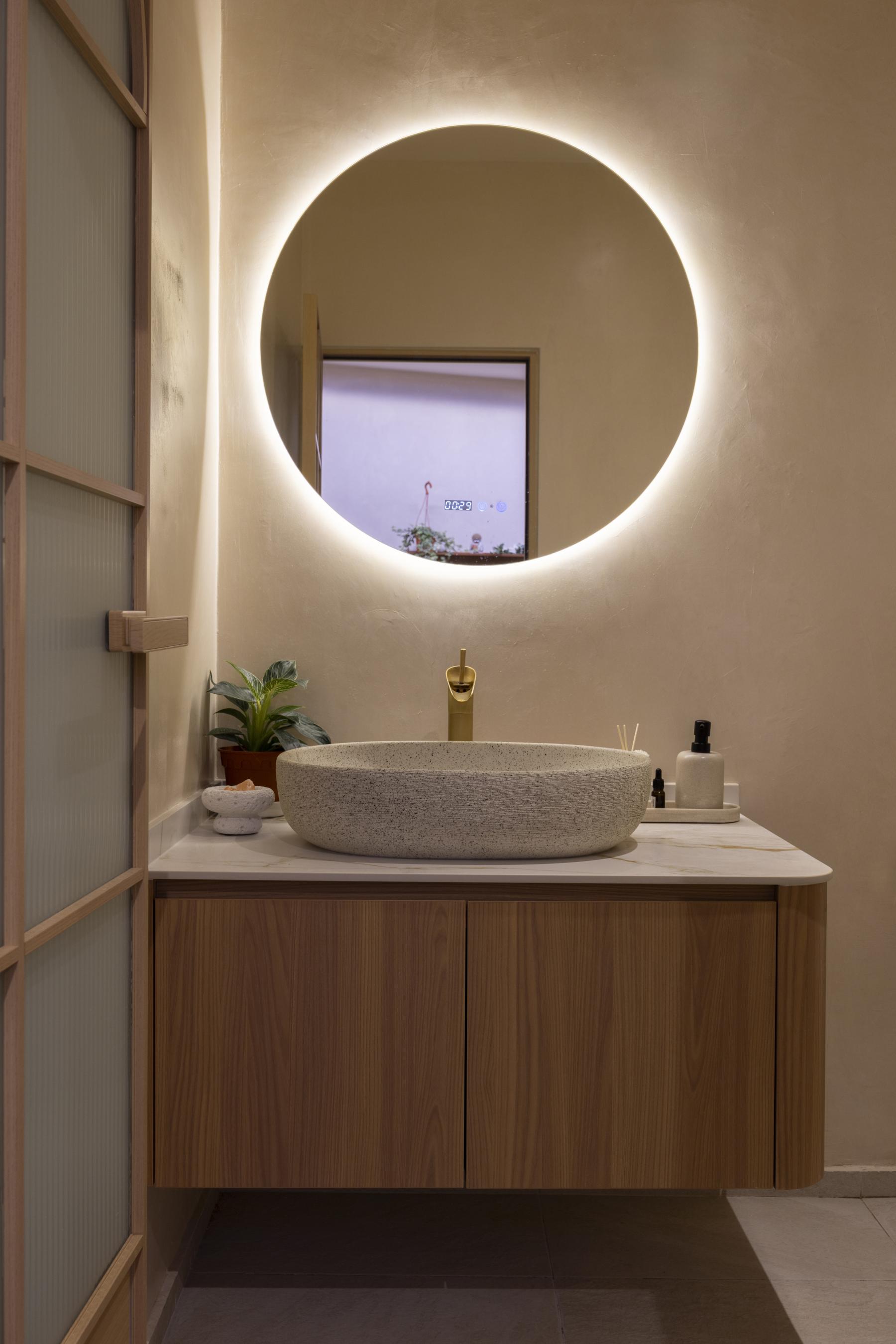Scandinavian Bathroom with Mirror and Bathroom Storage