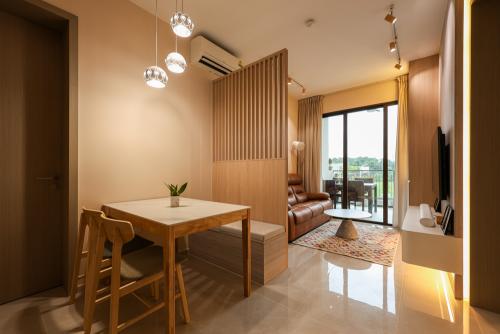 Scandinavian Dining Room at Dairy Farm Residences