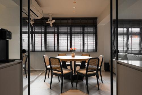Minimalist Dining Room at Teck Ghee Vista