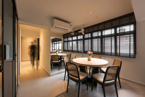 Minimalist Dining Room at Teck Ghee Vista