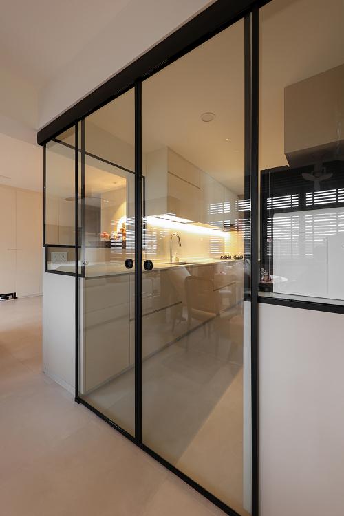 Minimalist Kitchen at Teck Ghee Vista