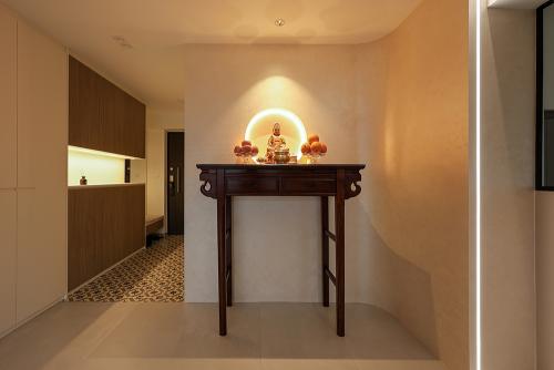 Minimalist Foyer at Teck Ghee Vista
