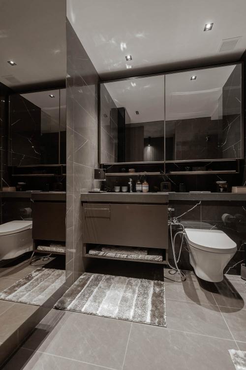 Modern Bathroom at The Gentlemen’s Haven