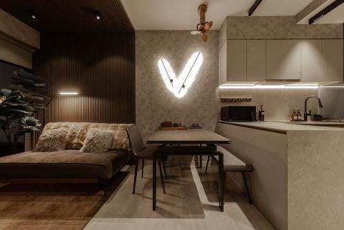 Modern Dining Room at The Gentlemen’s Haven