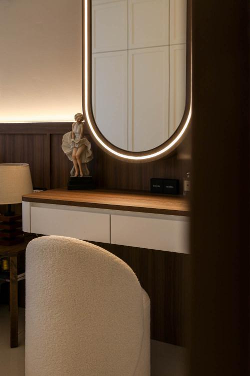 Modern Bedroom at Ghim Moh Edge