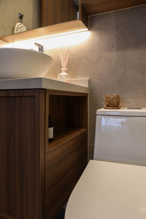 Modern Bathroom at Ghim Moh Edge