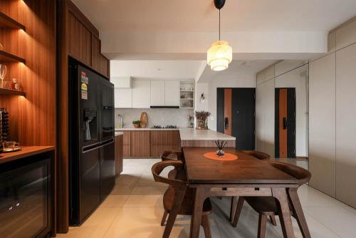 Modern Dining Room at Ghim Moh Edge