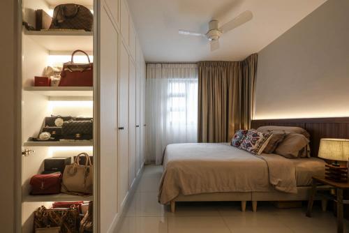 Modern Bedroom at Ghim Moh Edge