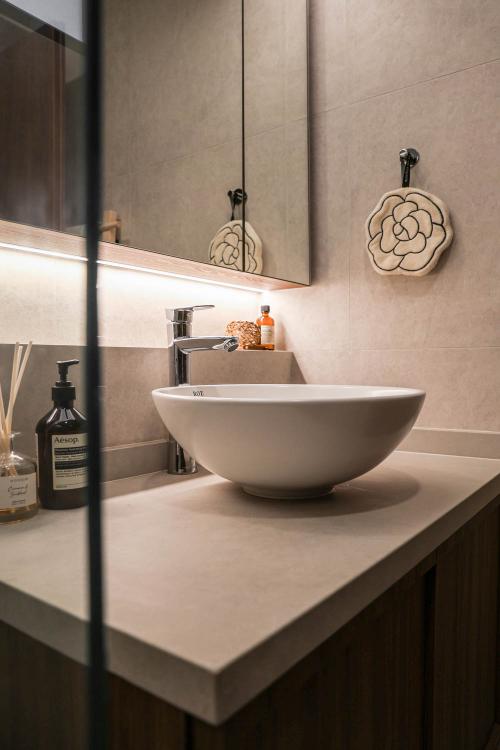 Modern Bathroom at Ghim Moh Edge