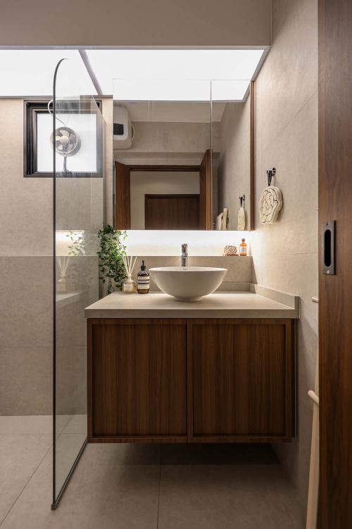 Modern Bathroom at Ghim Moh Edge