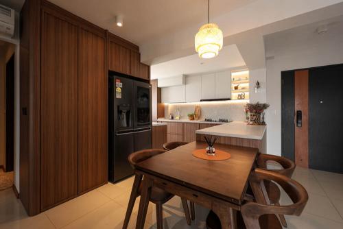 Modern Dining Room at Ghim Moh Edge