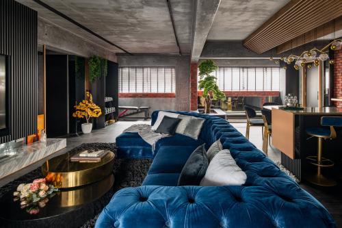 Modern Living Room at Blk 143 Tampines Street 12