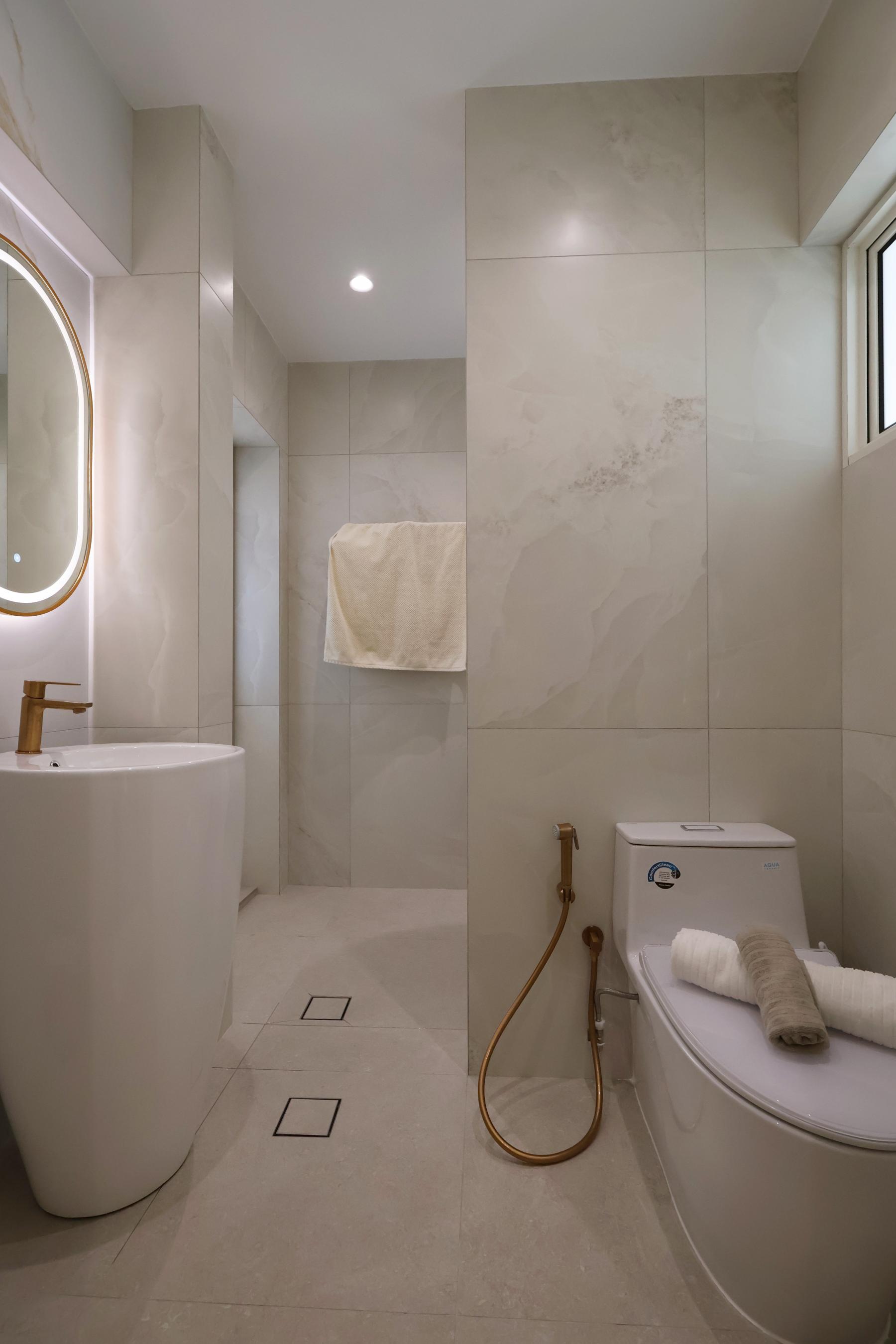 Modern Bathroom with Mirror and Bathroom Mirrors