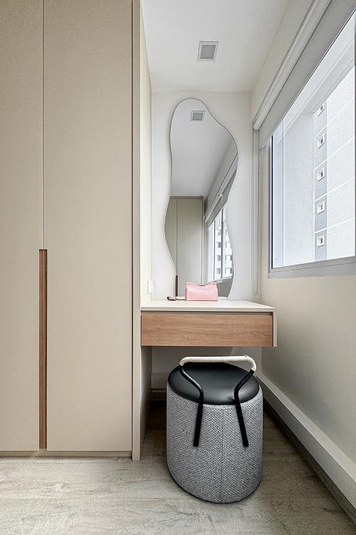 Scandinavian Walk-in Wardrobe at Tampines Vista
