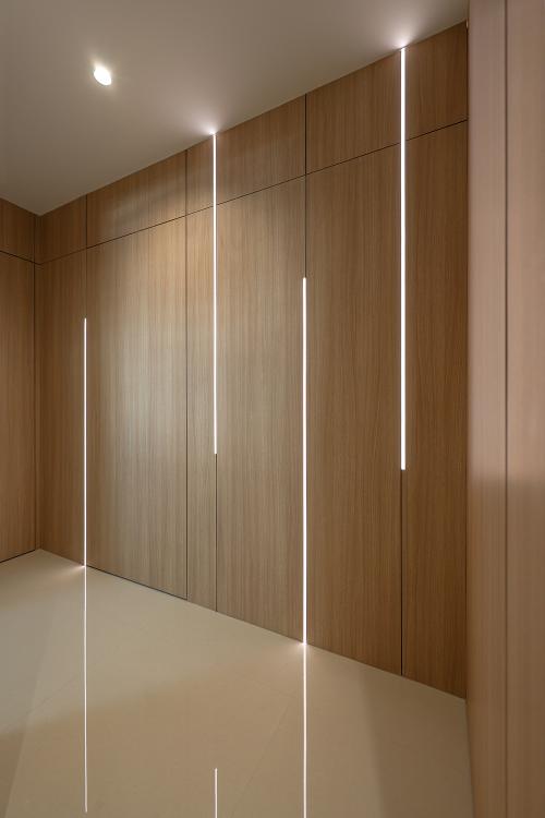 Scandinavian Hallway at West Coast Parkview