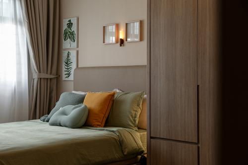 Country Bedroom at Fernvale Vines 3-Gen