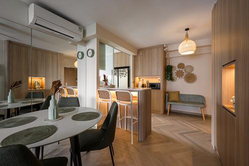 Country Dining Room at Fernvale Vines 3-Gen