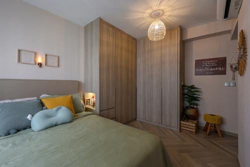 Country Bedroom at Fernvale Vines 3-Gen