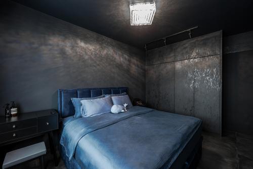 Modern Bedroom at Tampines GreenFoliage