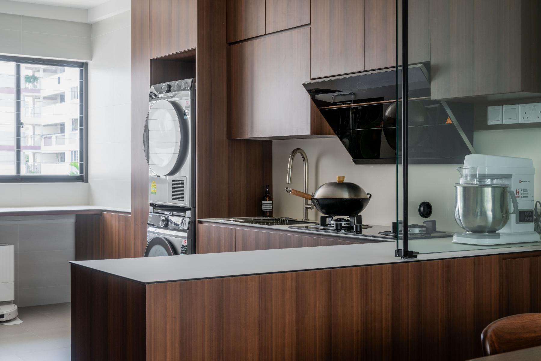 Contemporary Kitchen with Countertop and Kitchen Accessories