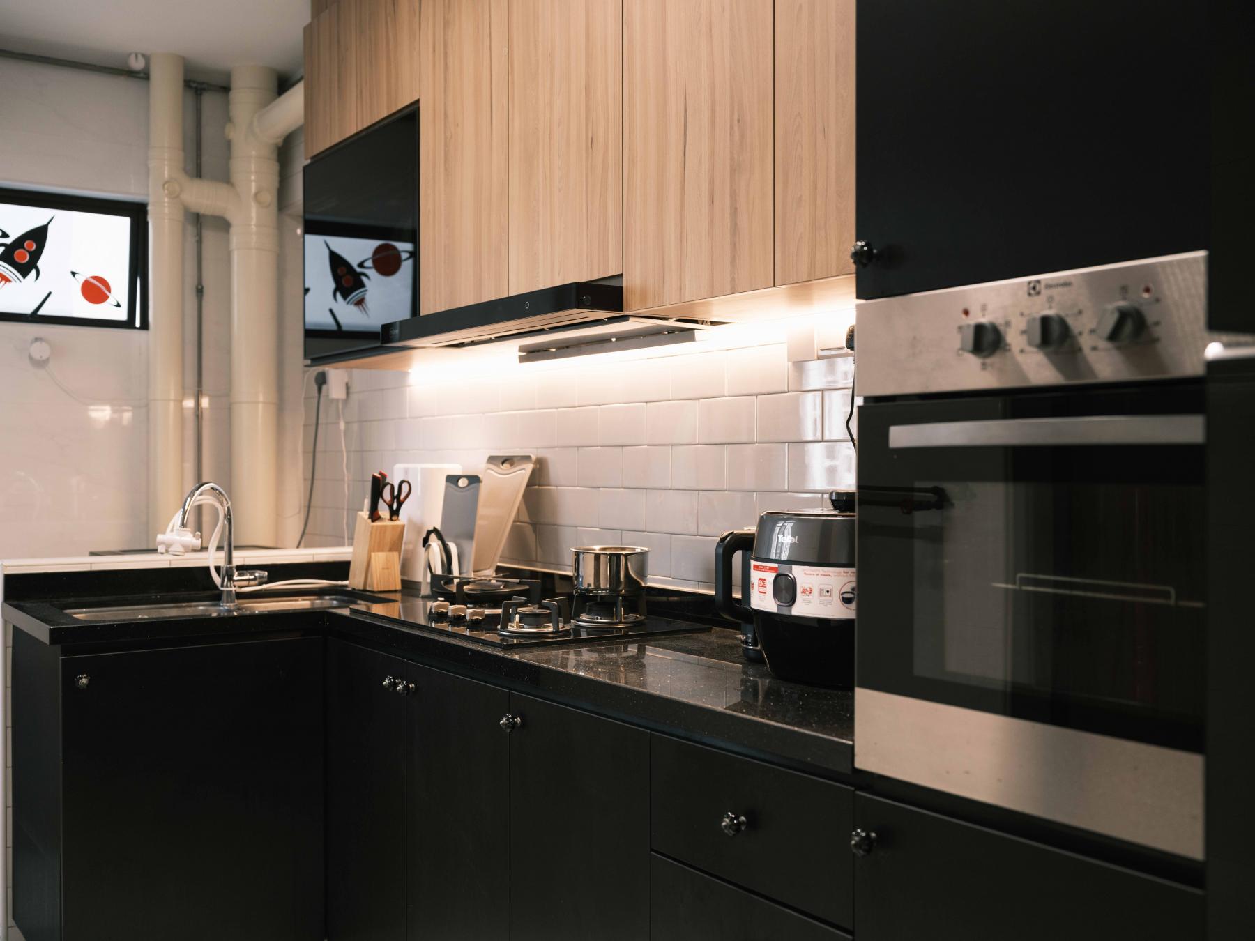 Scandinavian Kitchen with Countertop and Open Kitchen