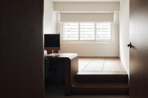 Contemporary Bedroom at Acacia Breeze @ Yishun