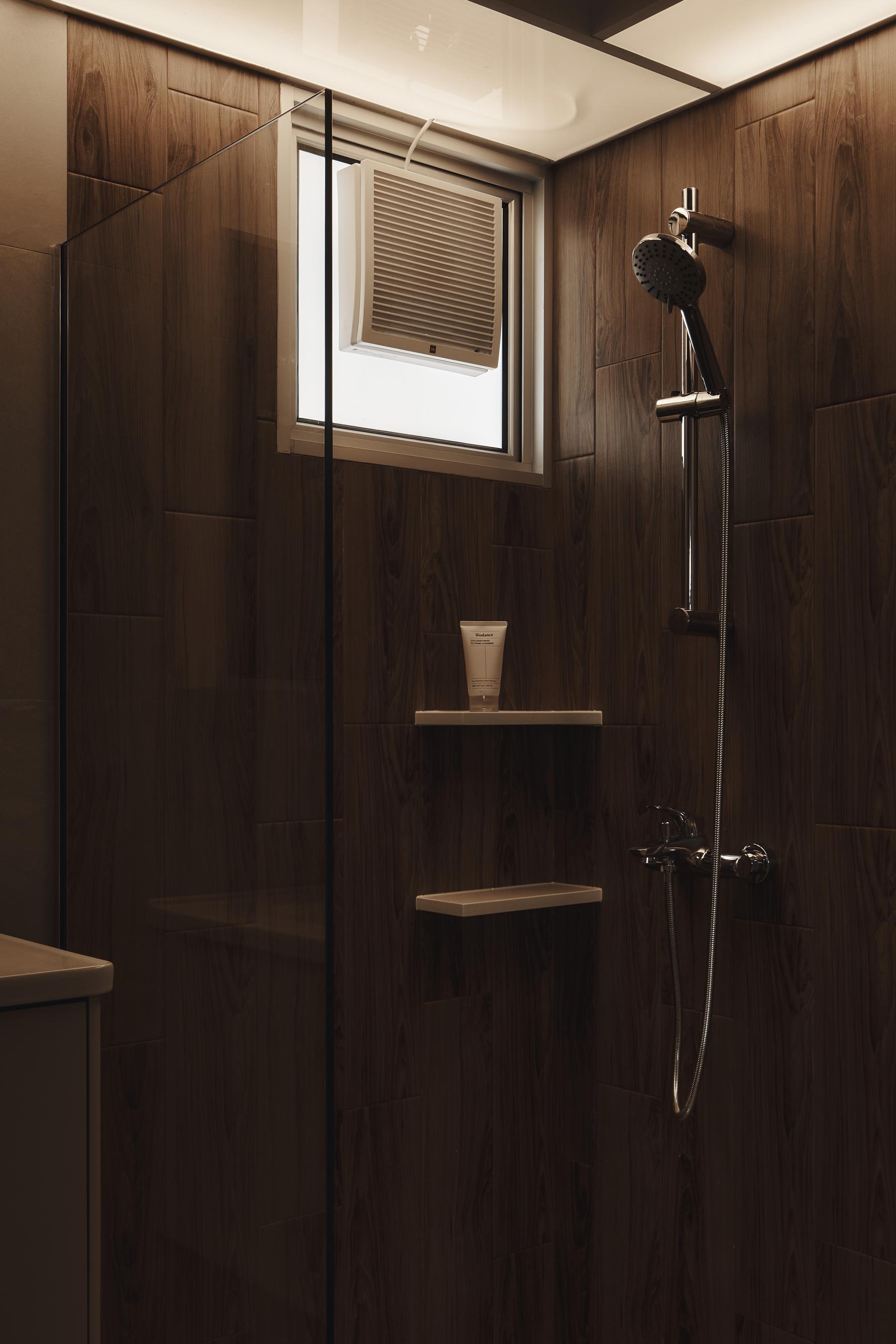 Contemporary Bathroom with Mirror and Shower Screen