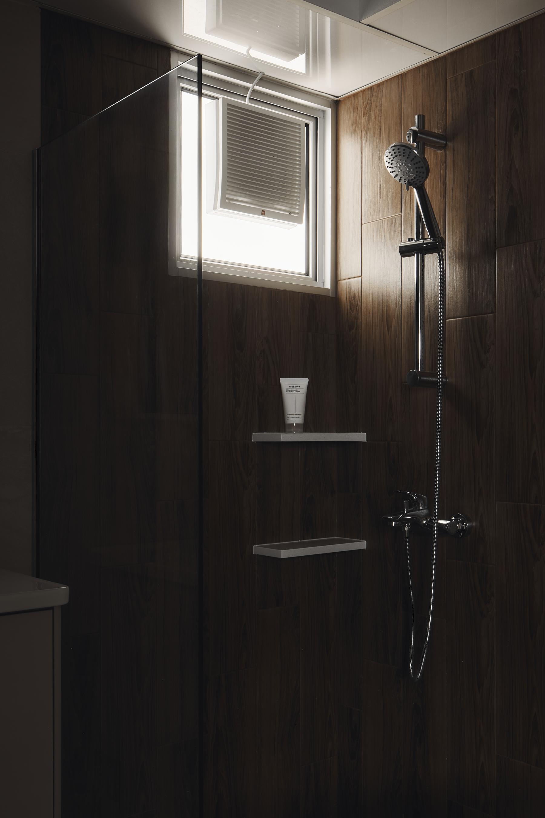 Contemporary Bathroom with Shower Screen and Rainshower
