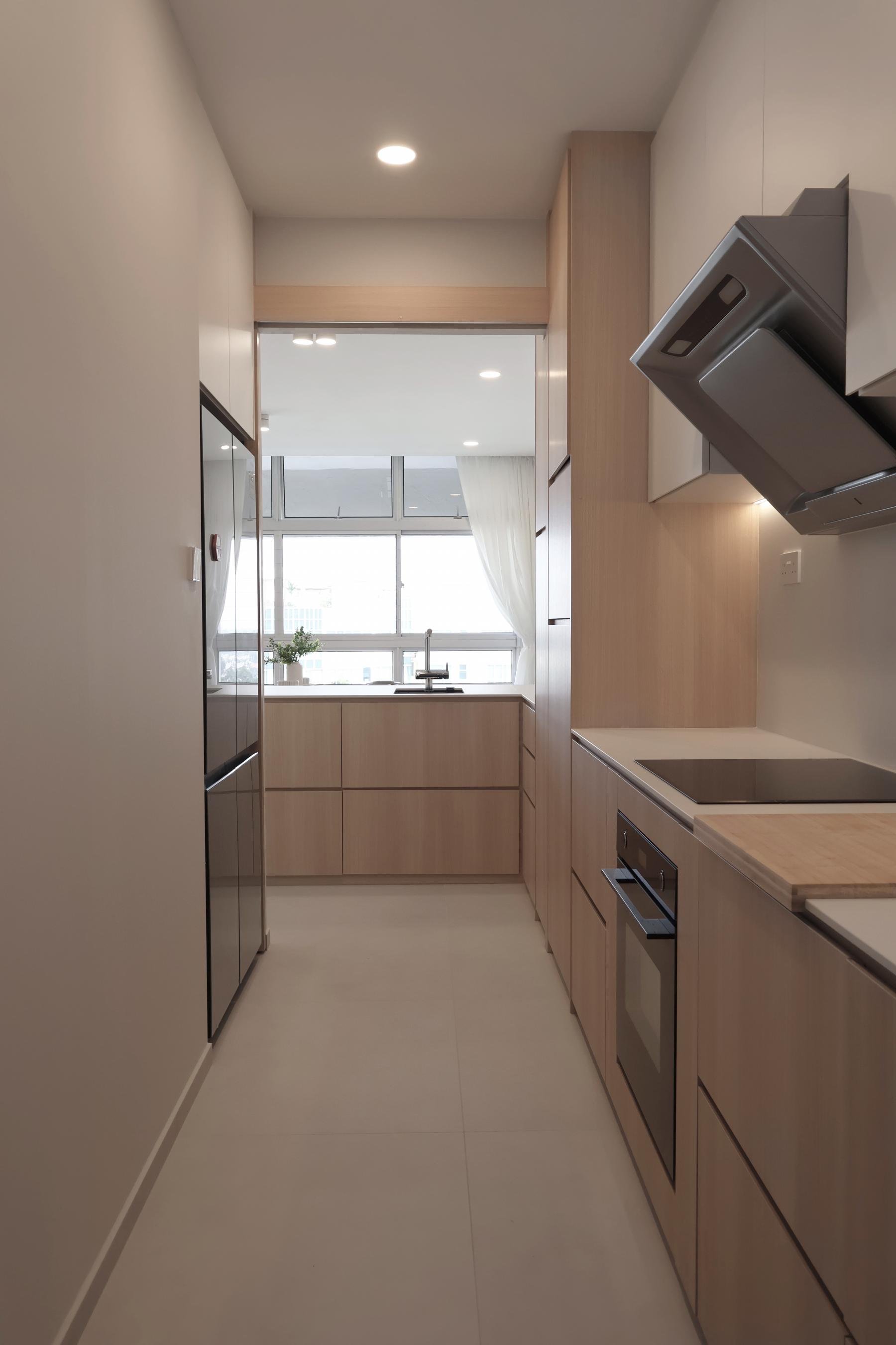 Minimalist Kitchen with Kitchen Window and Open Kitchen