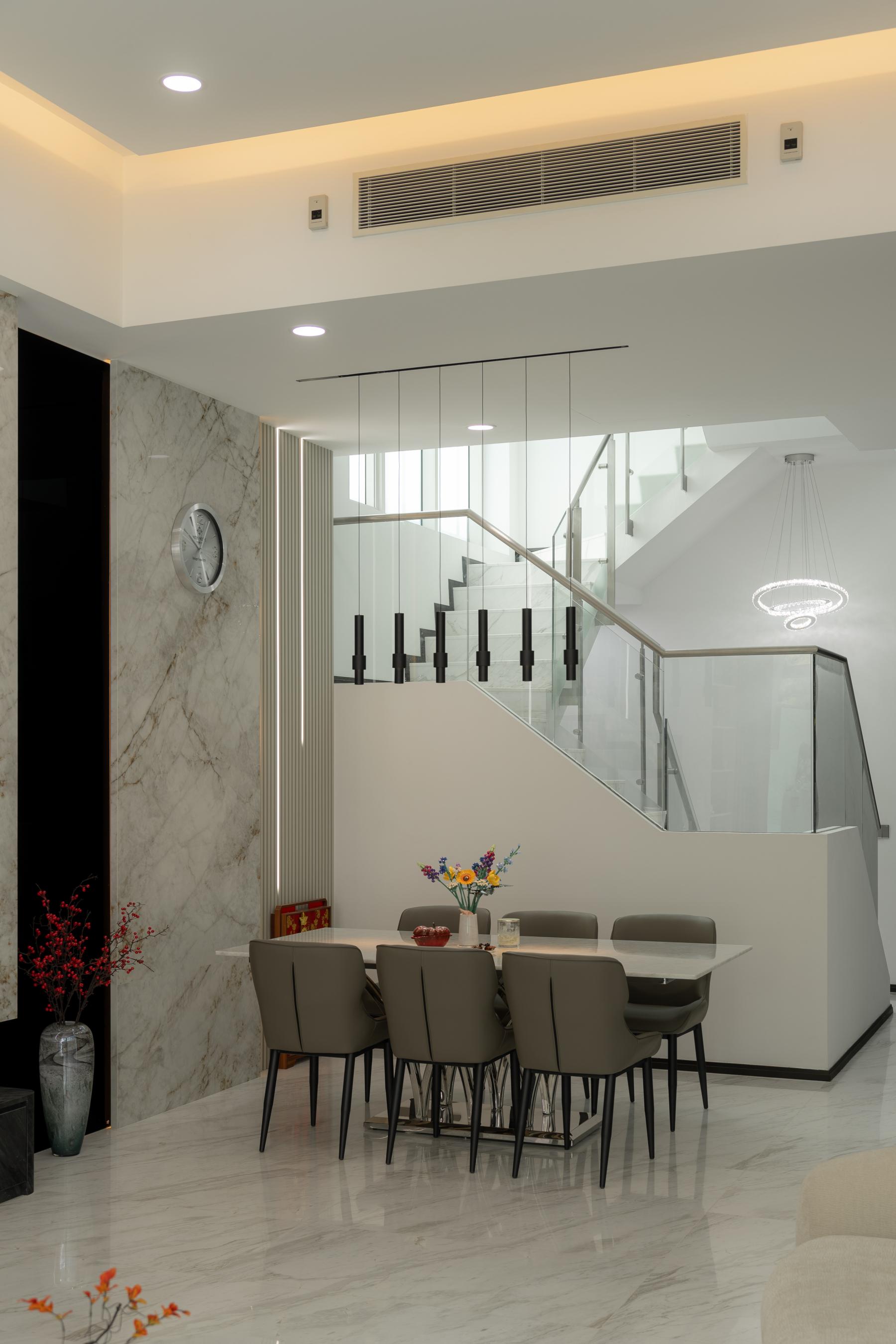 Contemporary Dining Room with Cove Lighting and Dining Table