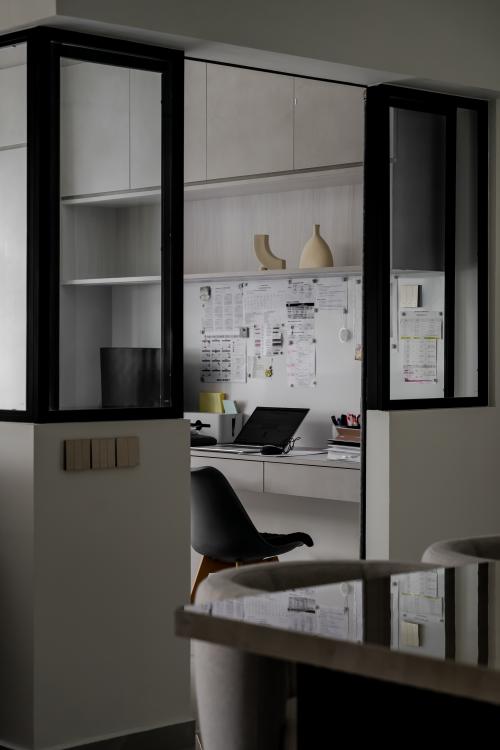 Contemporary Home Office at 522B Tampines