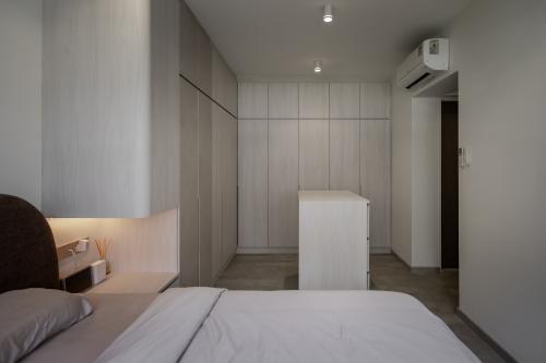 Contemporary Bedroom at 522B Tampines