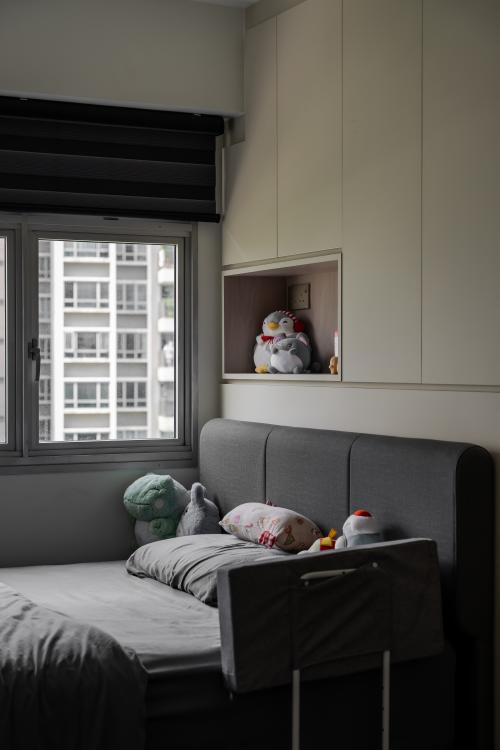 Contemporary Bedroom at 522B Tampines