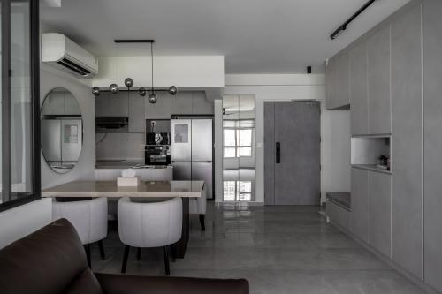 Contemporary Dining Room at 522B Tampines