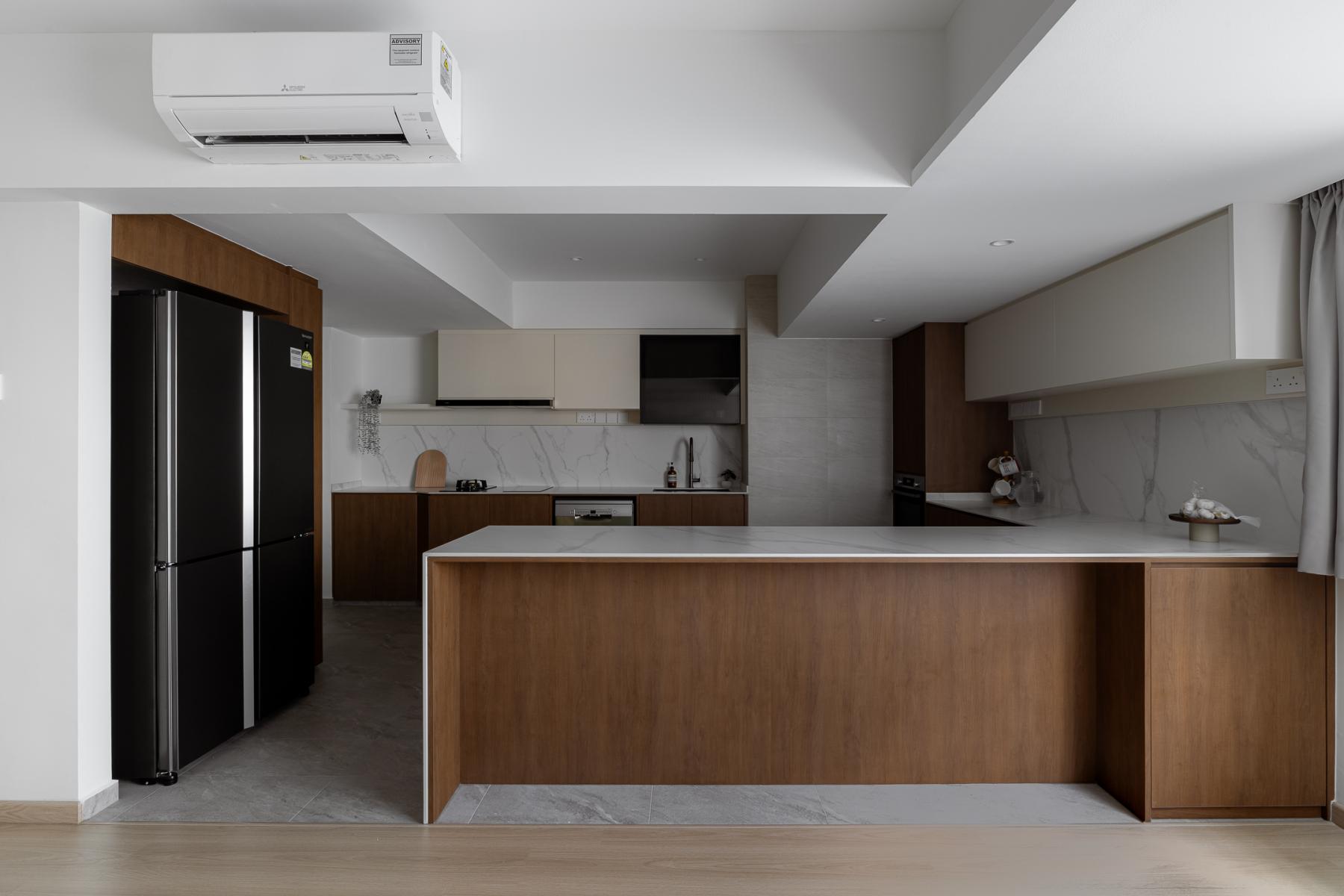 Contemporary Kitchen with Countertop and Kitchen Accessories