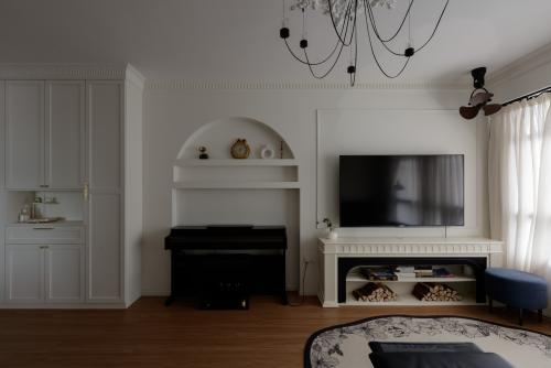 Contemporary Living Room at 402A Toa Payoh