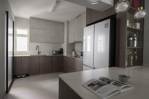 Contemporary Kitchen at 264C Compassvale Bow