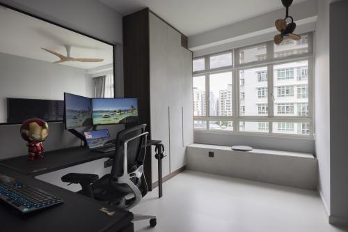 Contemporary Home Office at 264C Compassvale Bow