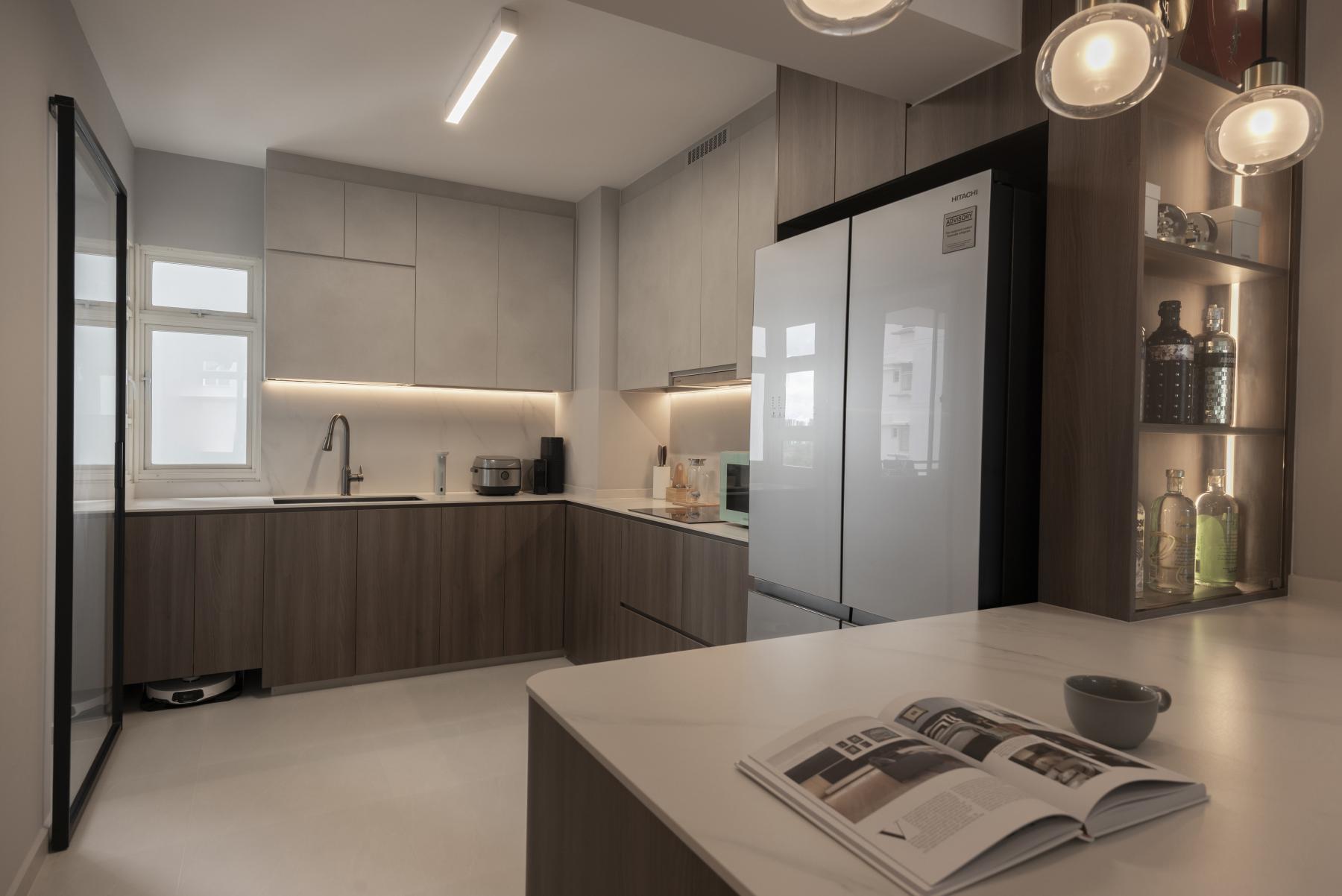 Contemporary Kitchen with Countertop and Kitchen Backsplash