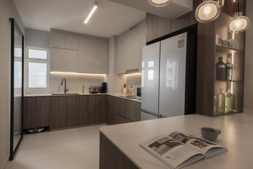 Contemporary Kitchen at 264C Compassvale Bow