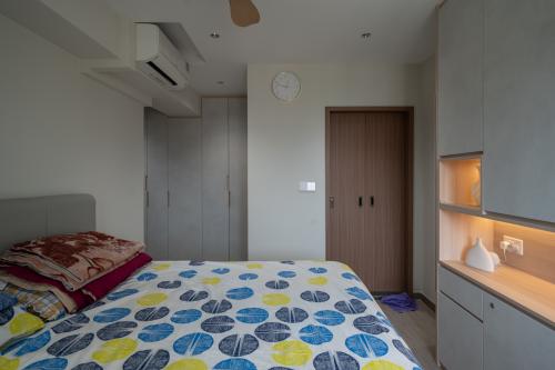 Contemporary Bedroom at 224A Tengah Garden