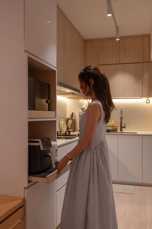 Contemporary Kitchen at 82B Circuit Rd