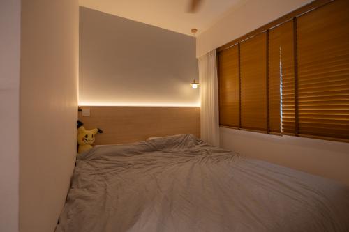 Contemporary Bedroom at 82B Circuit Rd