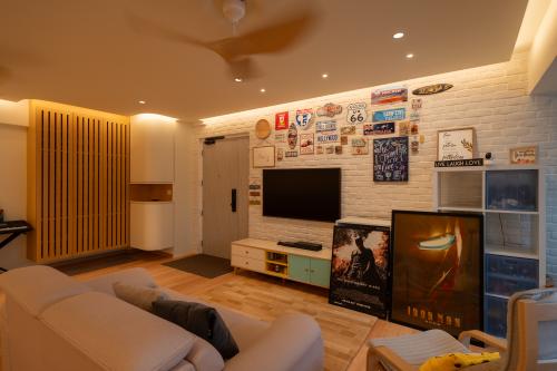 Contemporary Living Room at 250A Compassvale