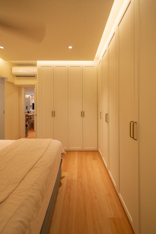 Contemporary Bedroom at 250A Compassvale
